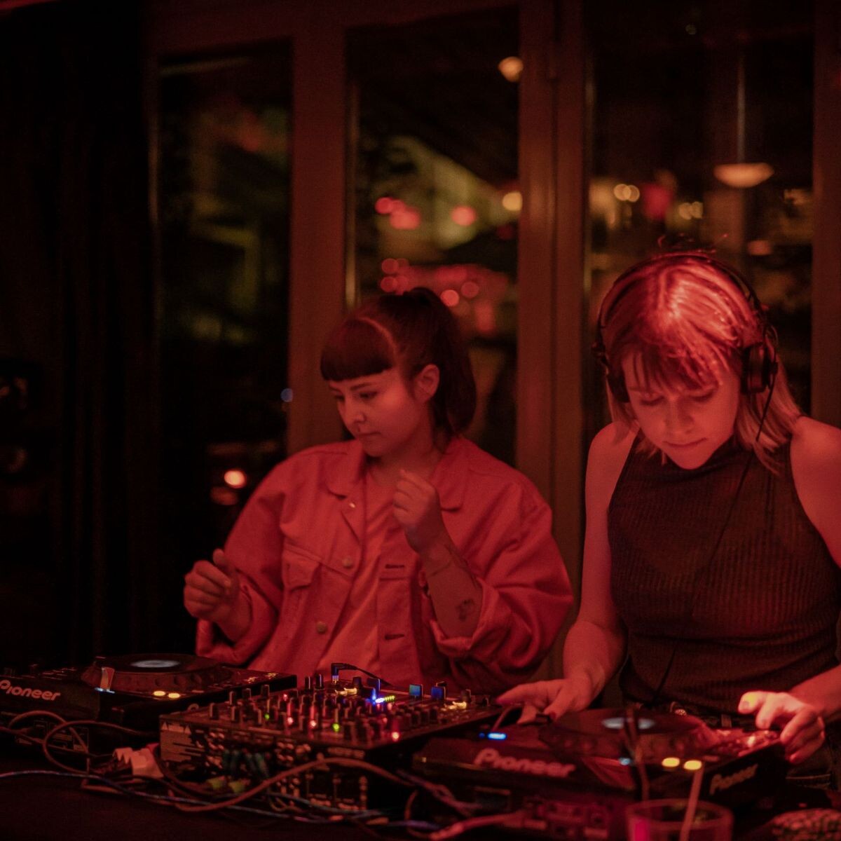 djs