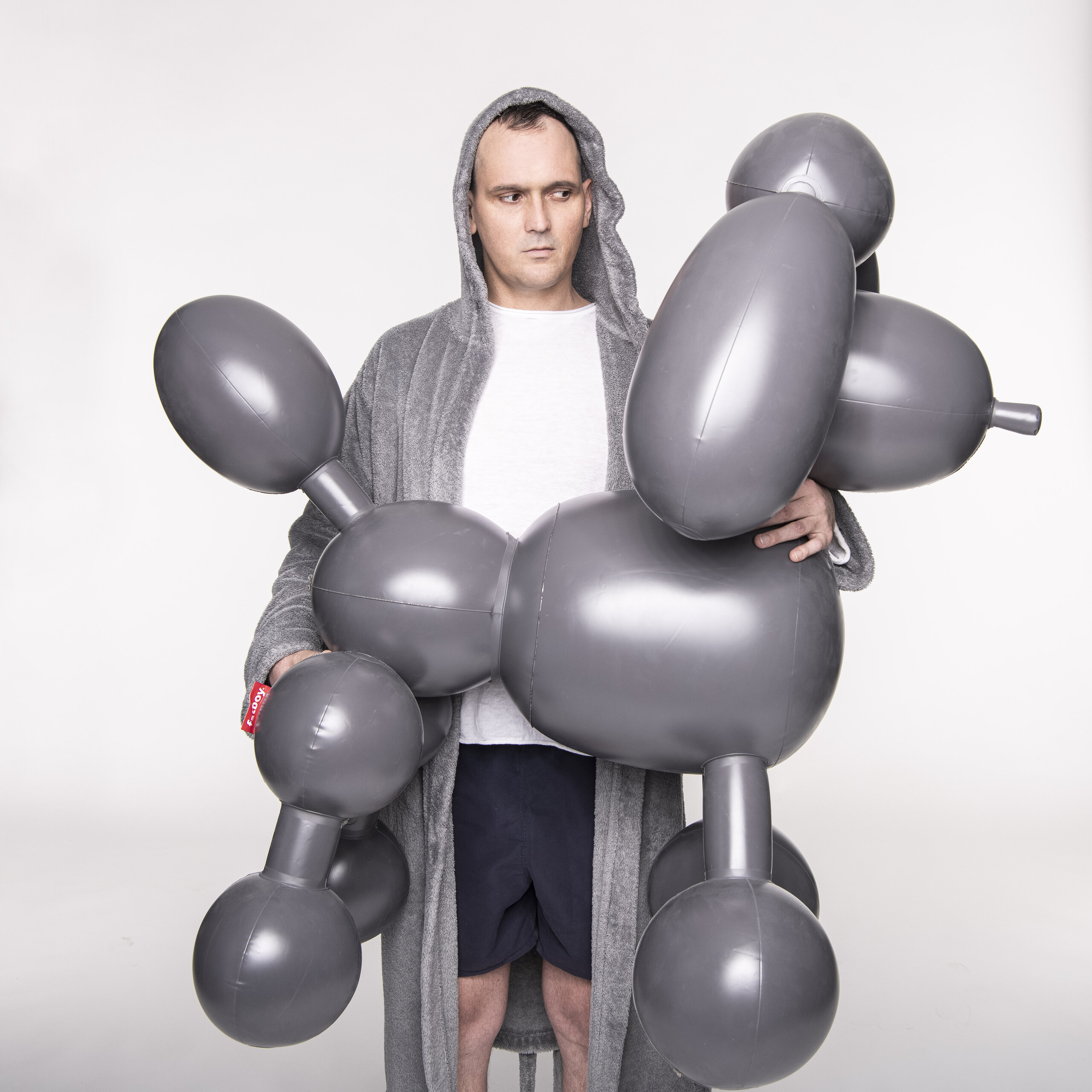 dada mit pudel aus ballön