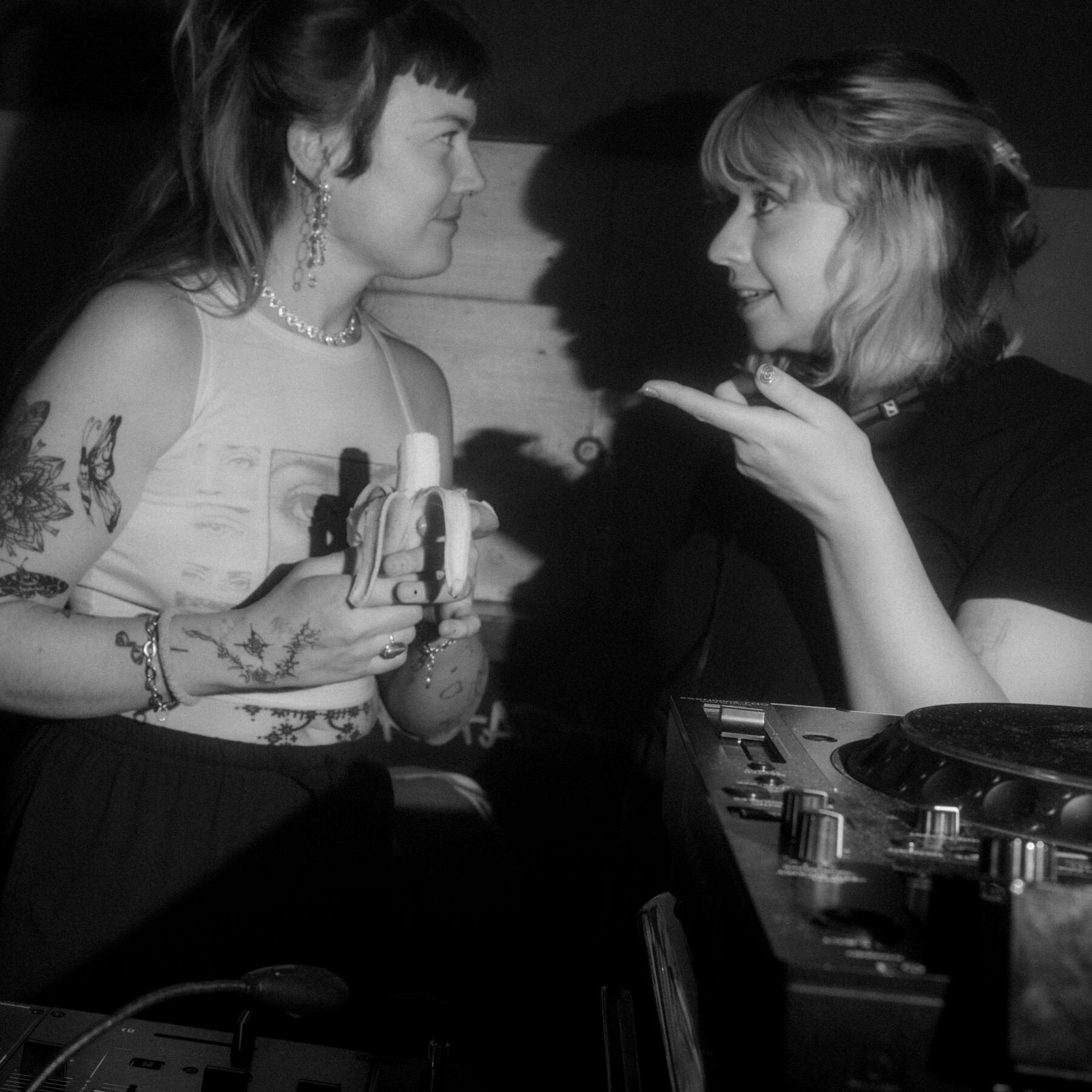 djs talking